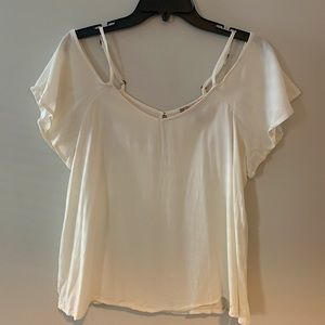 🌷2 for $18🌷 cold shoulder ruffle sleeve top